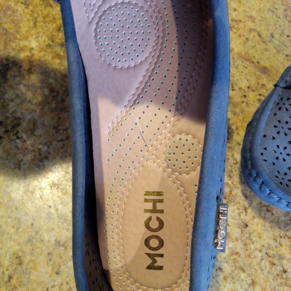 Shoes - Picture 4 of 4